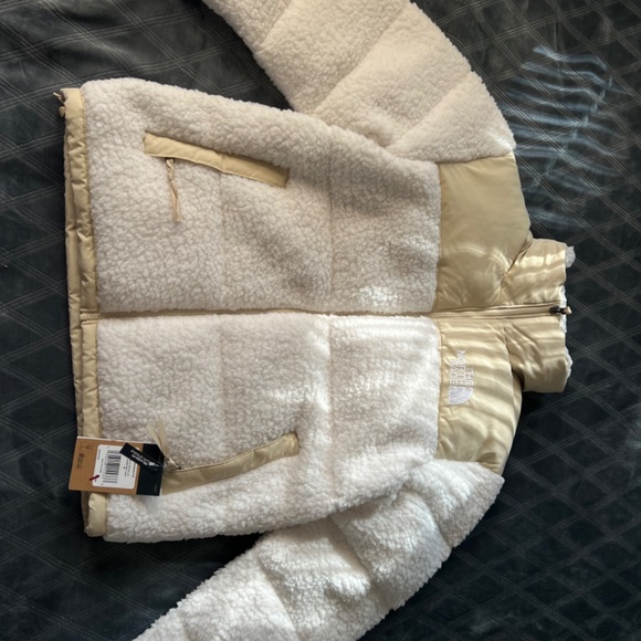 The North Face Nuptse Puffer Jacket - Picture 3 of 3